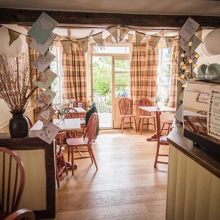 Swan House Tea Room And Bed & Breakfast Lydney Ngoại thất bức ảnh